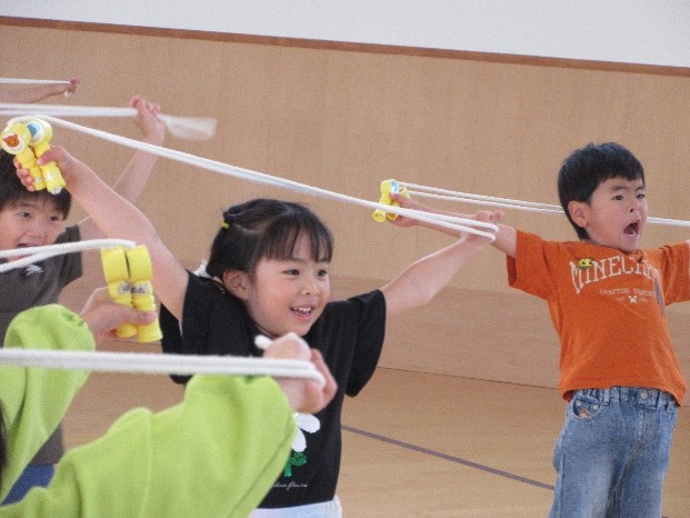縄遊びの様子