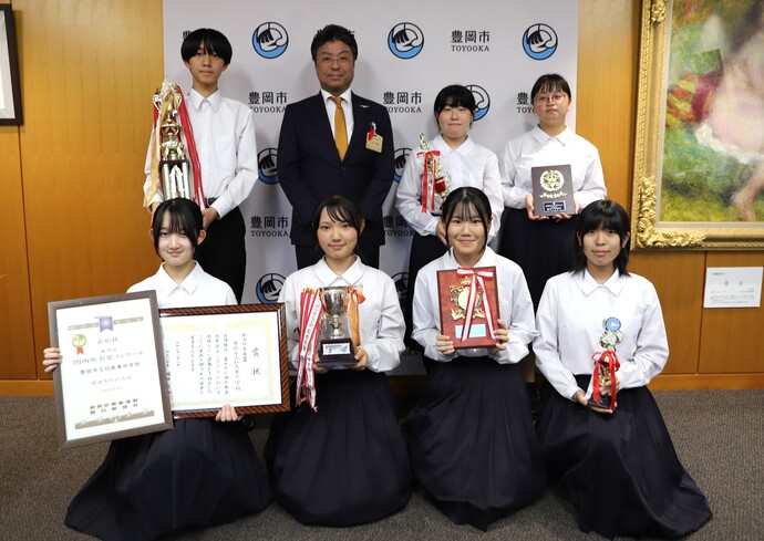 市長を囲んで記念撮影