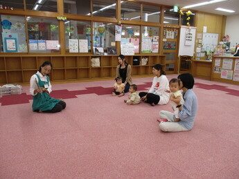 読み聞かせの様子